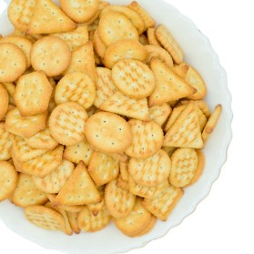 sūrus-užkandis-krekeriai