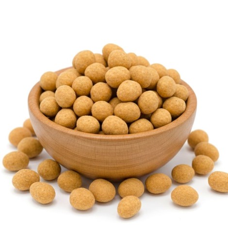 ŽEMĖS RIEŠUTAI TRAŠKIAME APVALKALE SU SŪRIU IR SVOGŪNAIS